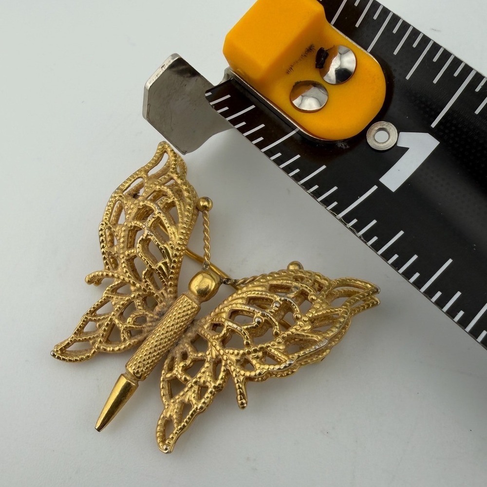 Vintage Monet Butterfly Brooch Small Gold Tone Excellent Layered Filigree Pin - Picture 8 of 8